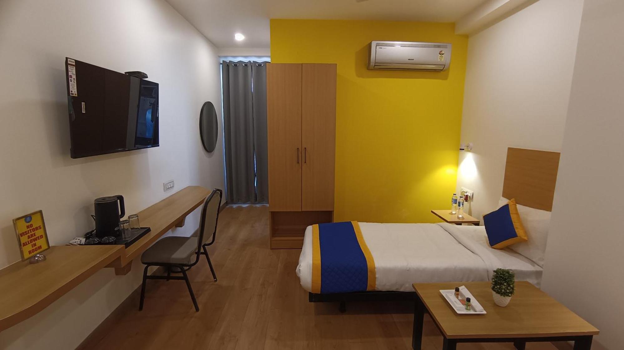 Aamantran Residency Hotel, Sohna Road, Sector 49, Gurugram Gurgaon Esterno foto