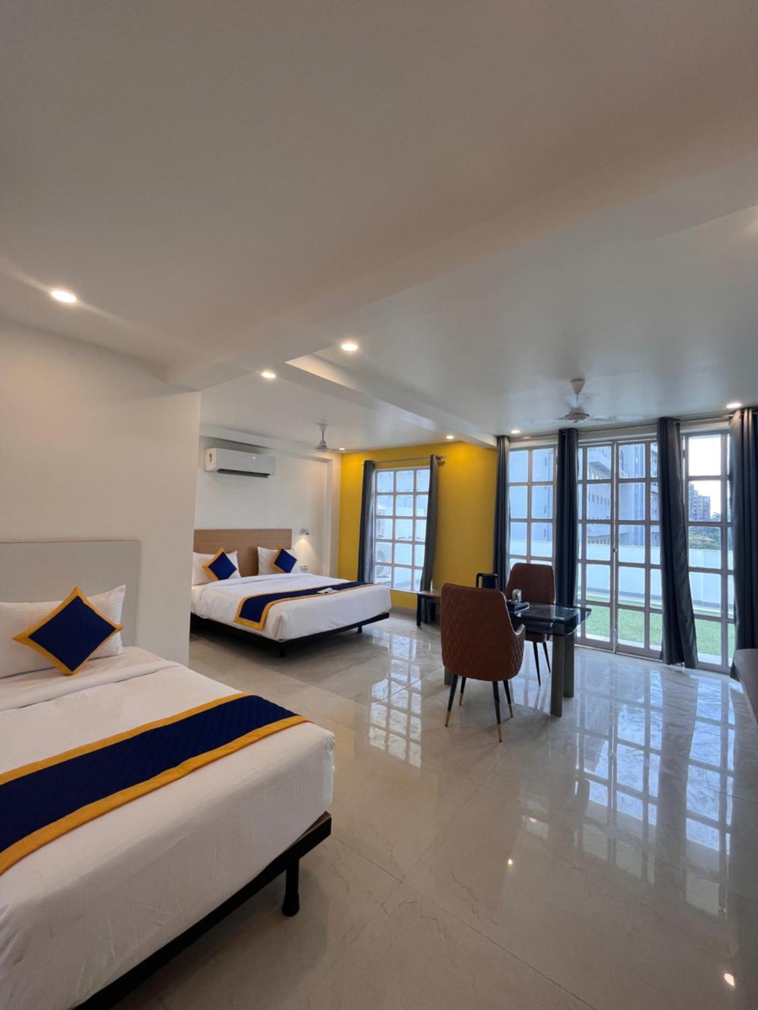 Aamantran Residency Hotel, Sohna Road, Sector 49, Gurugram Gurgaon Esterno foto