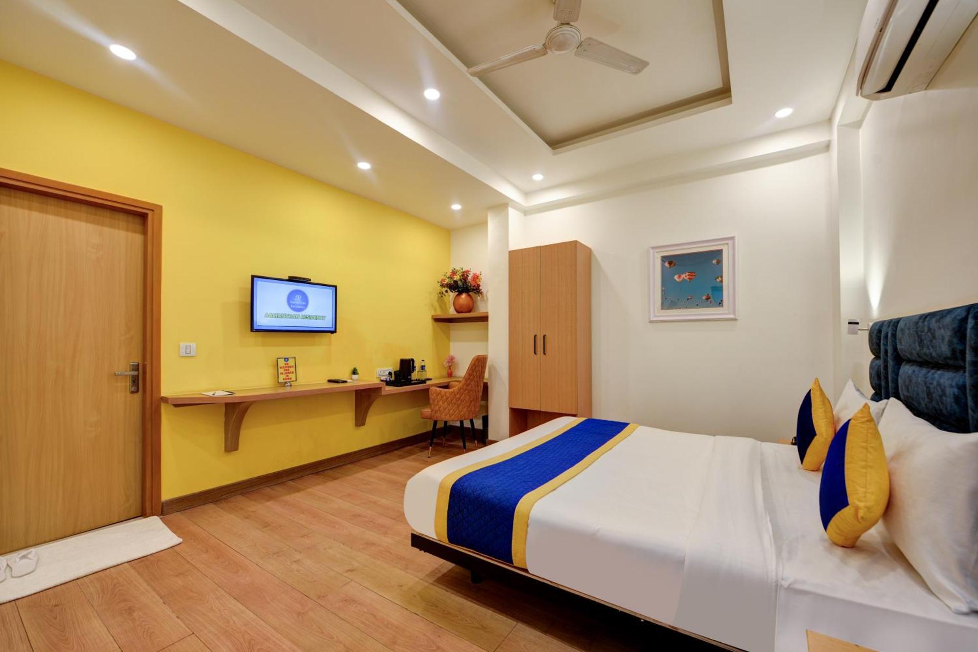 Aamantran Residency Hotel, Sohna Road, Sector 49, Gurugram Gurgaon Esterno foto