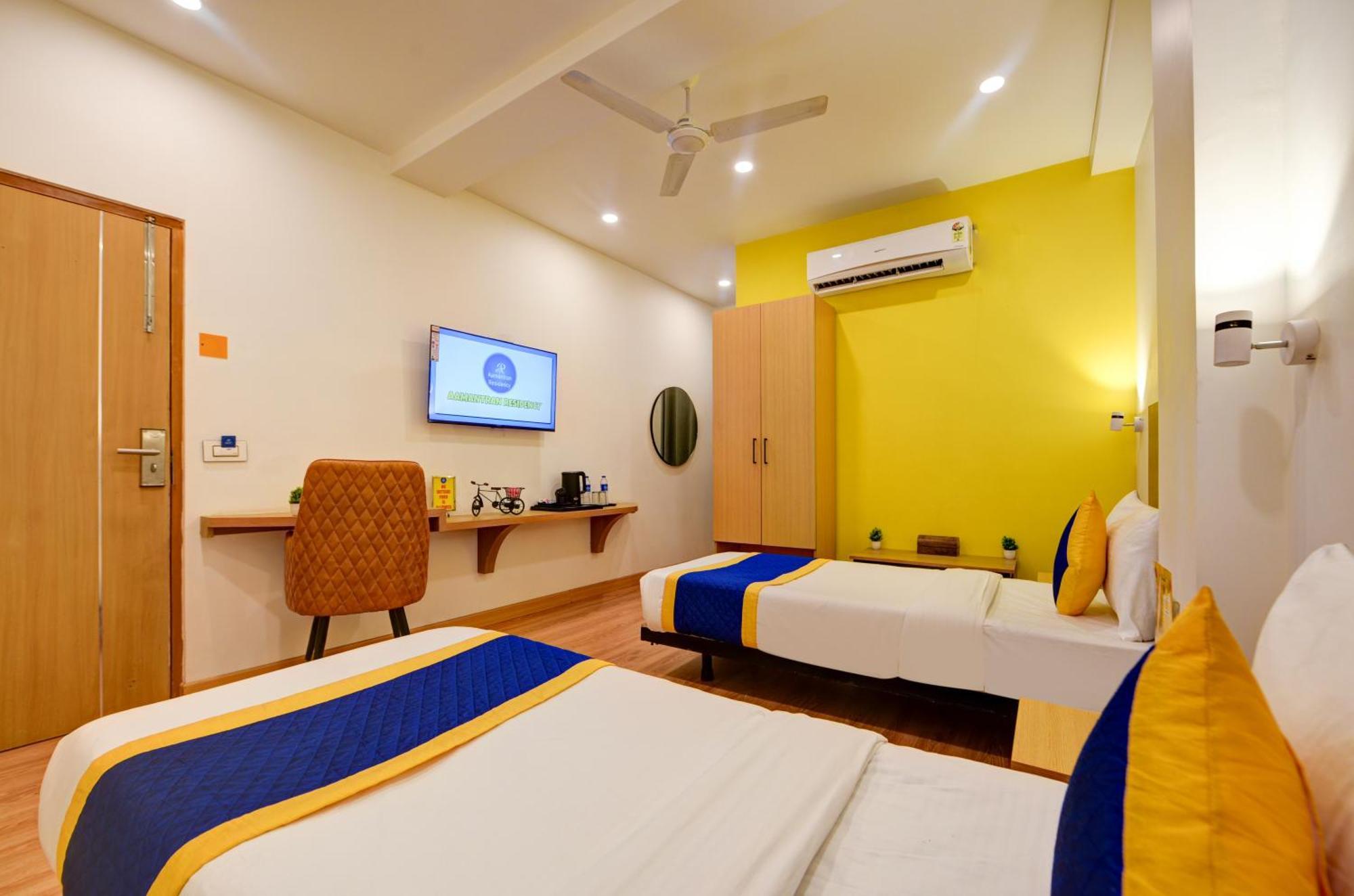 Aamantran Residency Hotel, Sohna Road, Sector 49, Gurugram Gurgaon Esterno foto