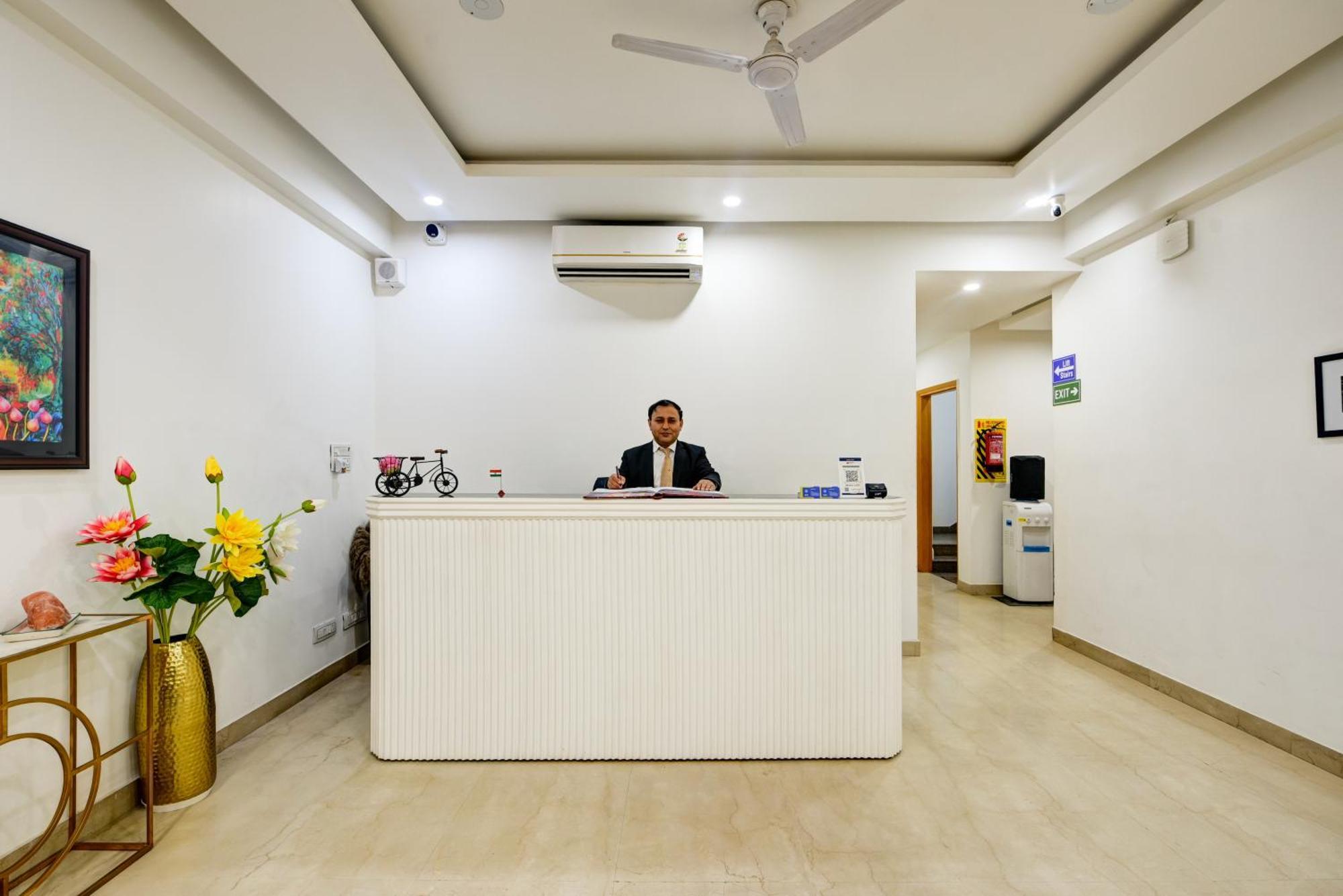 Aamantran Residency Hotel, Sohna Road, Sector 49, Gurugram Gurgaon Esterno foto
