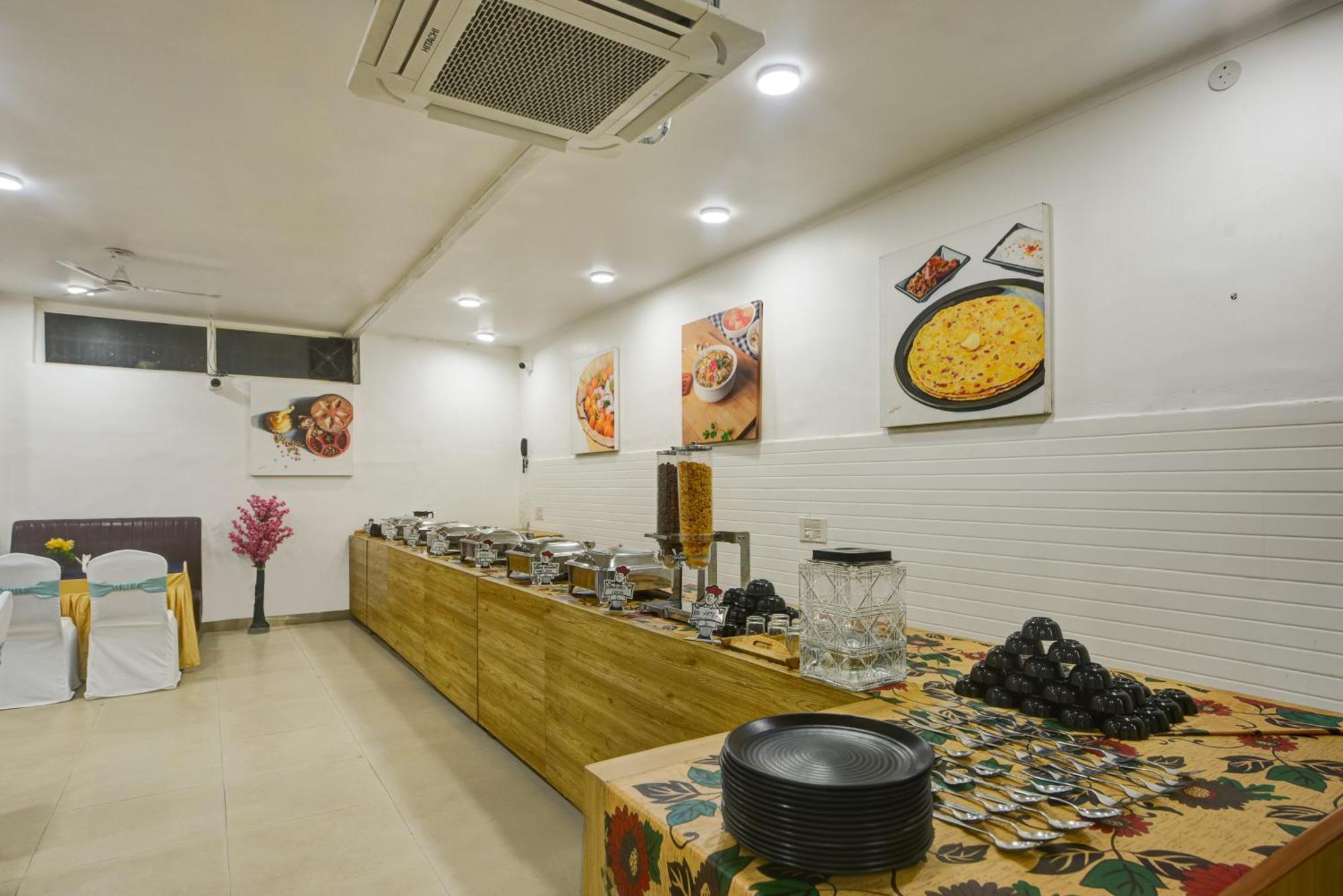 Aamantran Residency Hotel, Sohna Road, Sector 49, Gurugram Gurgaon Esterno foto