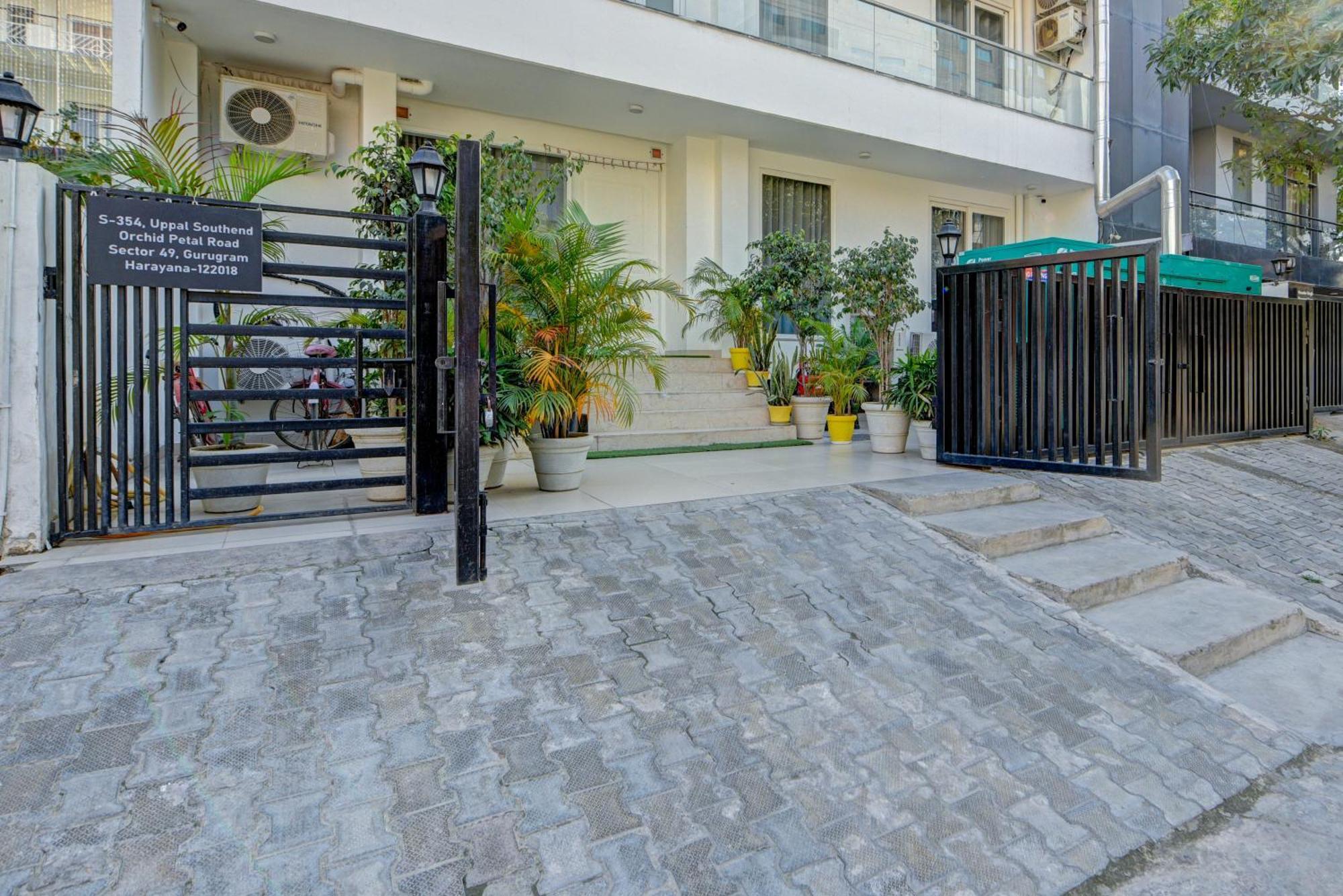 Aamantran Residency Hotel, Sohna Road, Sector 49, Gurugram Gurgaon Esterno foto