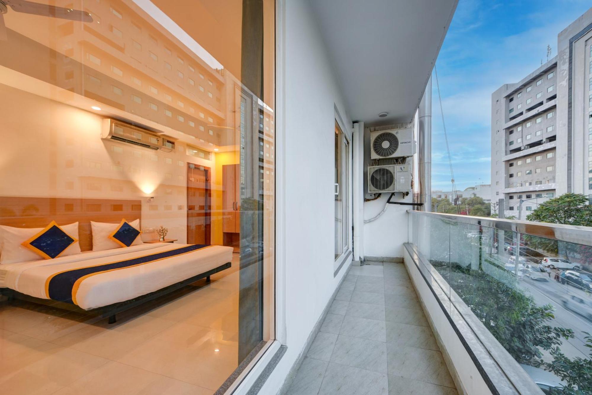 Aamantran Residency Hotel, Sohna Road, Sector 49, Gurugram Gurgaon Esterno foto