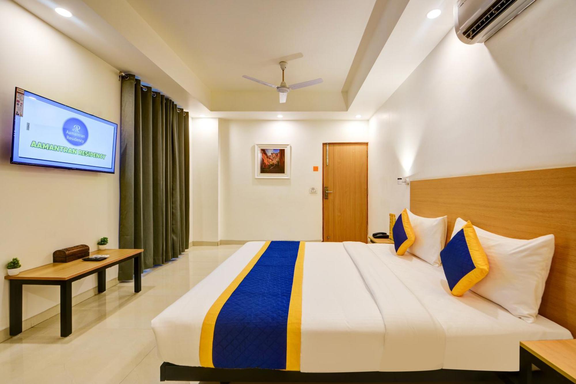 Aamantran Residency Hotel, Sohna Road, Sector 49, Gurugram Gurgaon Esterno foto